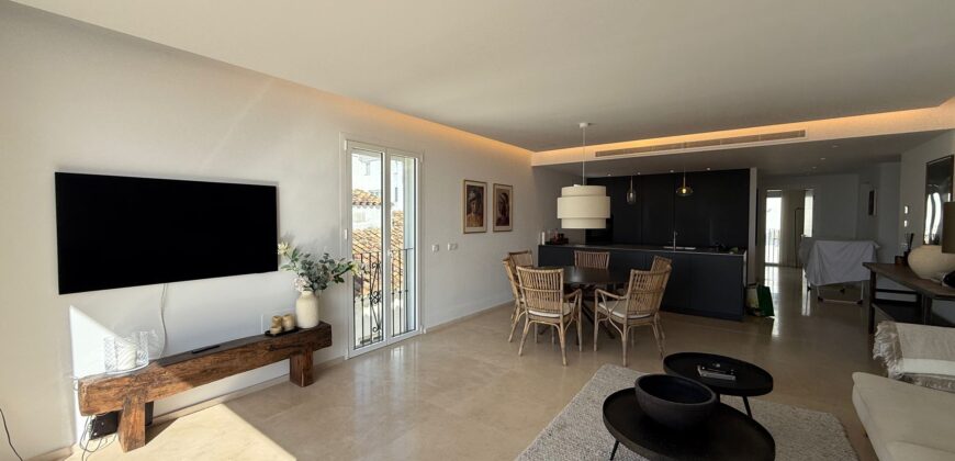 Gorgeous front-line penthouse in the vibrant marina of Puerto Banus