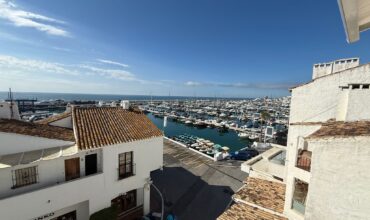 Gorgeous front-line penthouse in the vibrant marina of Puerto Banus