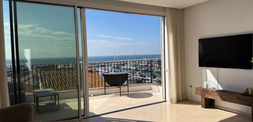 Gorgeous front-line penthouse in the vibrant marina of Puerto Banus
