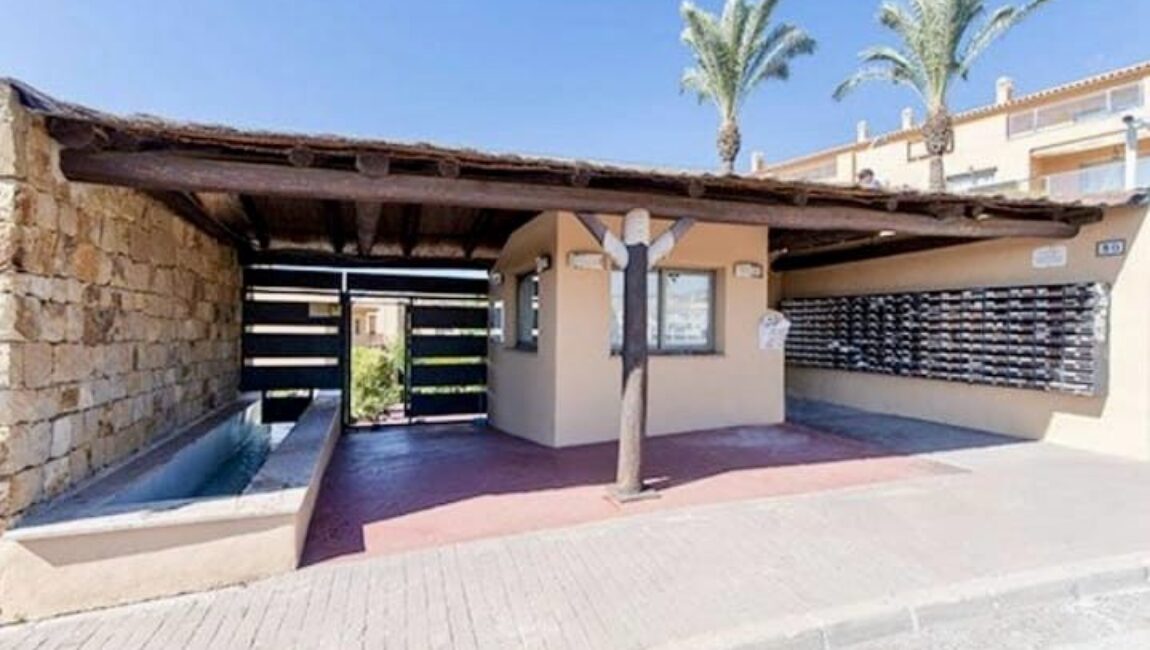 Charming 2 bedrooom 2 bathroom for long team rental in Estepona