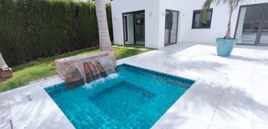 A Contemporary and Renovated 5-bedroom Villa in Nueva Andalucía