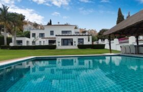A Contemporary and Renovated 5-bedroom Villa in Nueva Andalucía