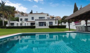 A Contemporary and Renovated 5-bedroom Villa in Nueva Andalucía