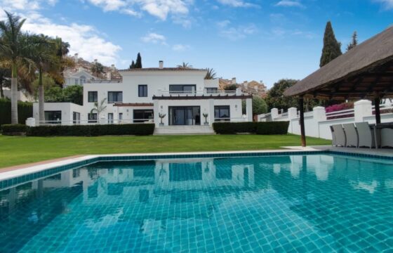 A Contemporary and Renovated 5-bedroom Villa in Nueva Andalucía