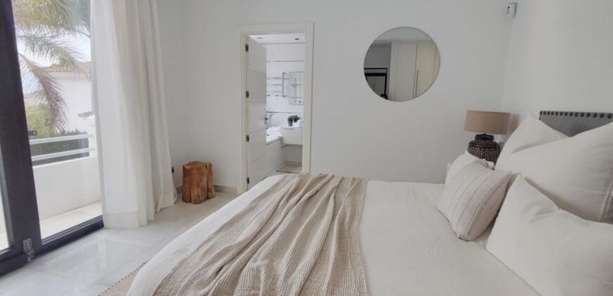 A Contemporary and Renovated 5-bedroom Villa in Nueva Andalucía