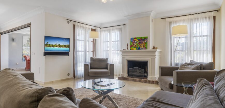 Exceptional 5-Bedroom Townhouse in La Perla de la Heredia, Benahavís