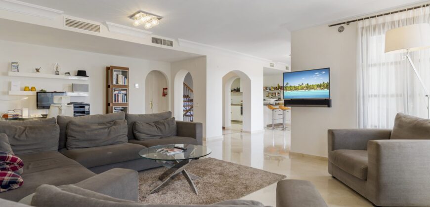 Exceptional 5-Bedroom Townhouse in La Perla de la Heredia, Benahavís