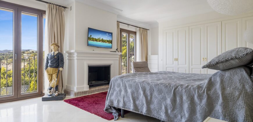 Exceptional 5-Bedroom Townhouse in La Perla de la Heredia, Benahavís