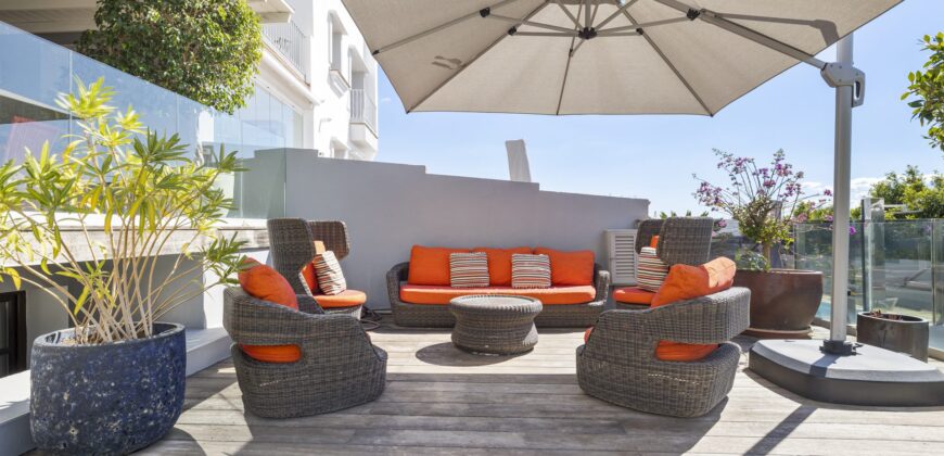 Exceptional 5-Bedroom Townhouse in La Perla de la Heredia, Benahavís