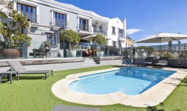 Exceptional 5-Bedroom Townhouse in La Perla de la Heredia, Benahavís