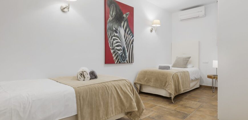 Exceptional 5-Bedroom Townhouse in La Perla de la Heredia, Benahavís