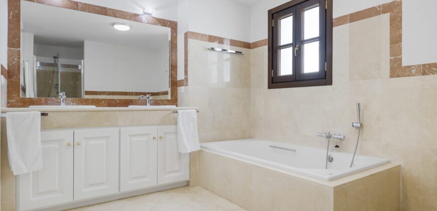 Exceptional 5-Bedroom Townhouse in La Perla de la Heredia, Benahavís