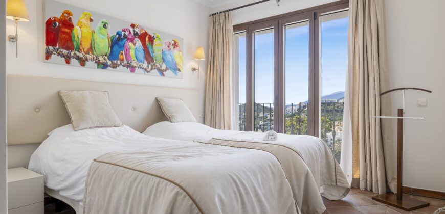 Exceptional 5-Bedroom Townhouse in La Perla de la Heredia, Benahavís