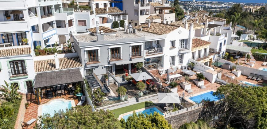 Exceptional 5-Bedroom Townhouse in La Perla de la Heredia, Benahavís