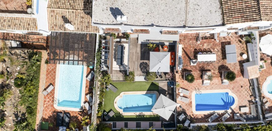 Exceptional 5-Bedroom Townhouse in La Perla de la Heredia, Benahavís