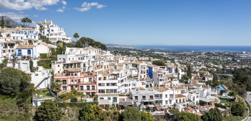 Exceptional 5-Bedroom Townhouse in La Perla de la Heredia, Benahavís