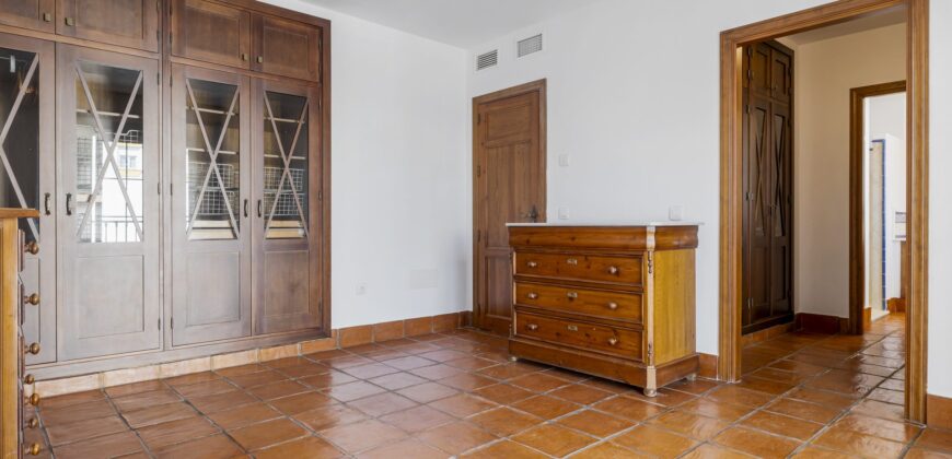 Traditional Andalusian Semi-detached Villa in San Pedro de Alcántara, Marbella