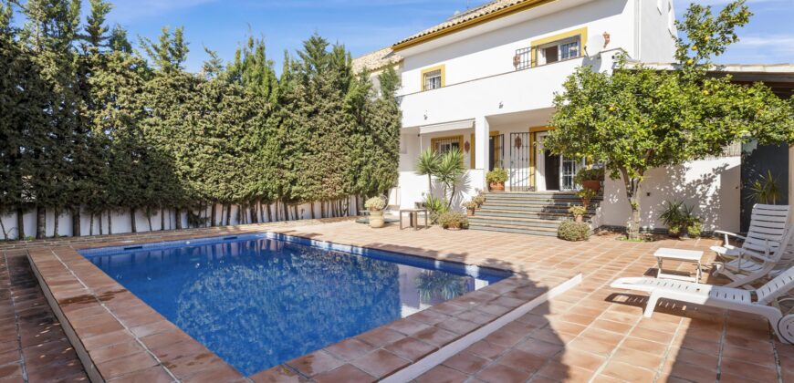 Traditional Andalusian Semi-detached Villa in San Pedro de Alcántara, Marbella