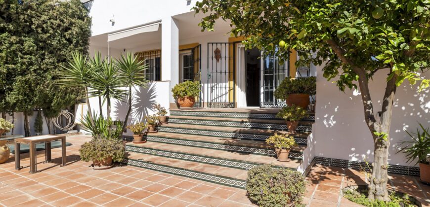 Traditional Andalusian Semi-detached Villa in San Pedro de Alcántara, Marbella