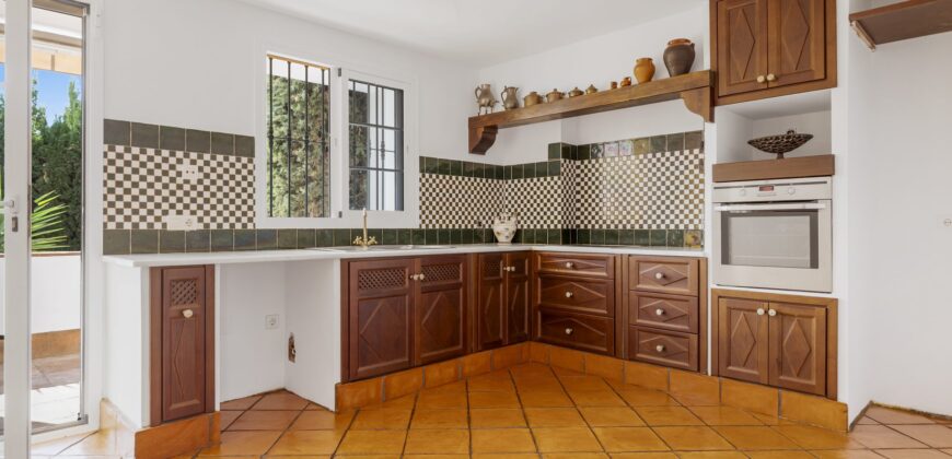 Traditional Andalusian Semi-detached Villa in San Pedro de Alcántara, Marbella