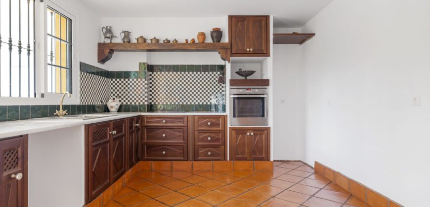 Traditional Andalusian Semi-detached Villa in San Pedro de Alcántara, Marbella