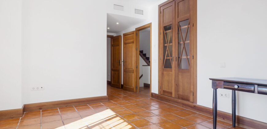 Traditional Andalusian Semi-detached Villa in San Pedro de Alcántara, Marbella