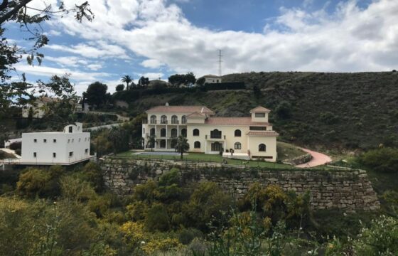 Stunning Villa in El Paraíso