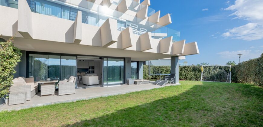 Spectacular Open-plan Apartment in Oasis 325