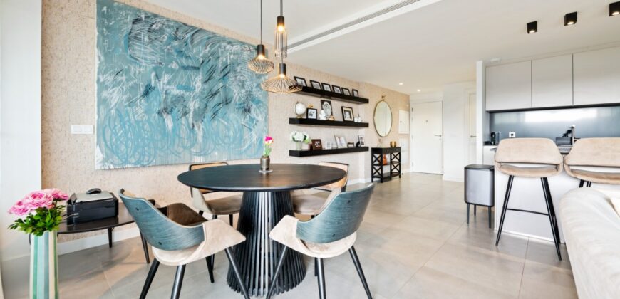 Spectacular Open-plan Apartment in Oasis 325