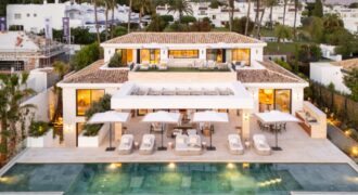 Beautiful 6 Bedroom Villa in Aloha