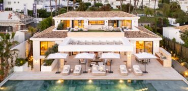 Beautiful 6 Bedroom Villa in Aloha