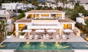 Beautiful 6 Bedroom Villa in Aloha
