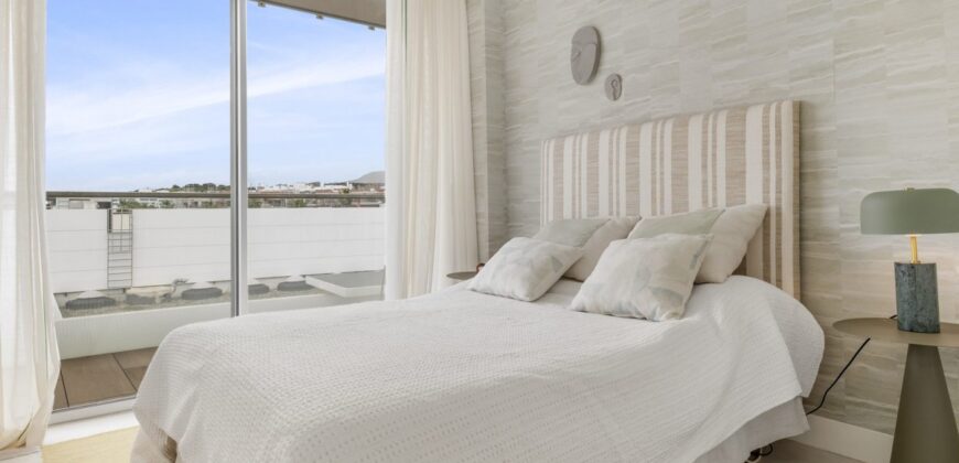 Exquisite Frontline Beach Apartment in The Edge, Estepona