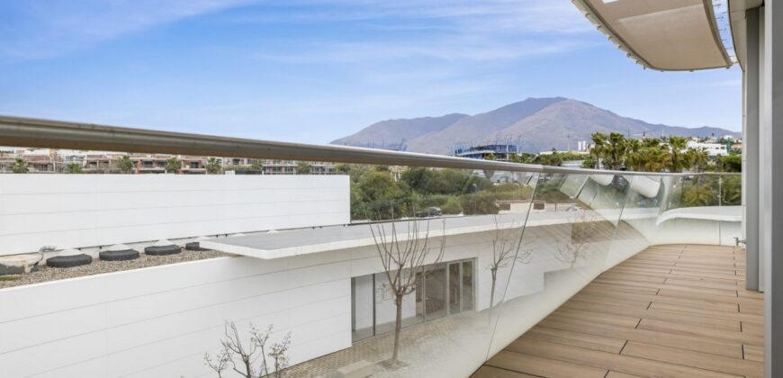 Exquisite Frontline Beach Apartment in The Edge, Estepona