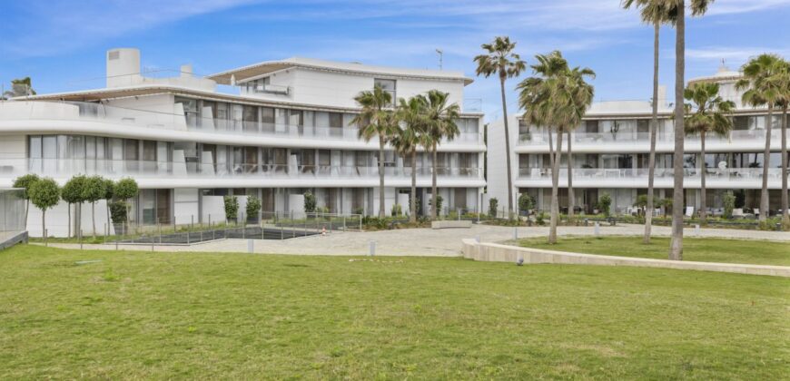 Exquisite Frontline Beach Apartment in The Edge, Estepona