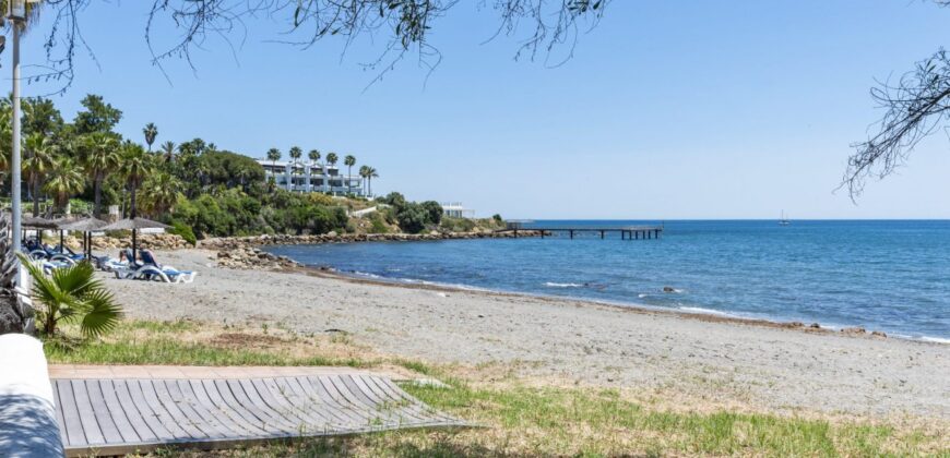 Elegant Beachfront Apartment in Riviera Andaluza, Estepona