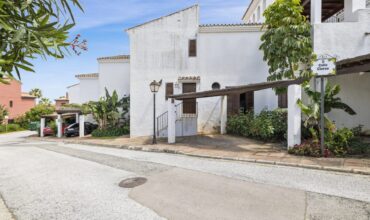 2-Bedroom Townhouse in Frontline Beach Complex – Bahía Azul, Estepona West
