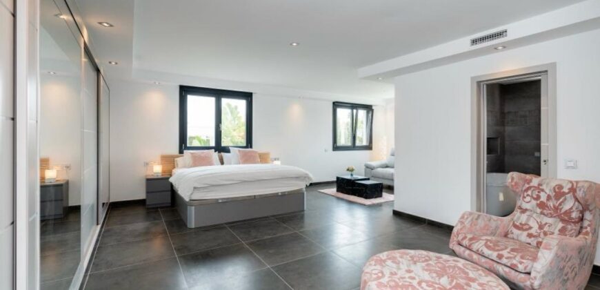Tranquil and Luxurious 6 bedroom Villa in the heart of Marbella’s prestigious Nueva Andalucia.