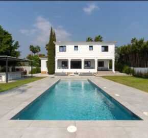 Tranquil and Luxurious 6 bedroom Villa in the heart of Marbella’s prestigious Nueva Andalucia.