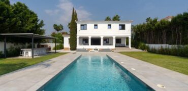 Tranquil and Luxurious 6 bedroom Villa in the heart of Marbella’s prestigious Nueva Andalucia.