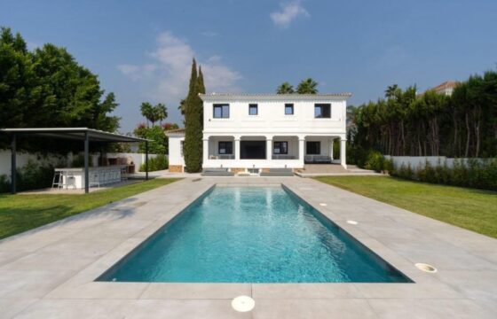 Tranquil and Luxurious 6 bedroom Villa in the heart of Marbella’s prestigious Nueva Andalucia.