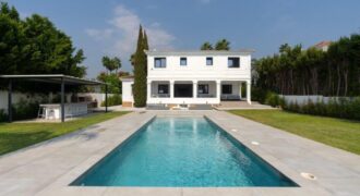 Tranquil and Luxurious 6 bedroom Villa in the heart of Marbella’s prestigious Nueva Andalucia.