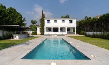Tranquil and Luxurious 6 bedroom Villa in the heart of Marbella’s prestigious Nueva Andalucia.