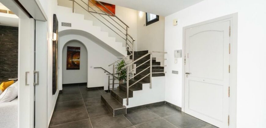 Tranquil and Luxurious 6 bedroom Villa in the heart of Marbella’s prestigious Nueva Andalucia.
