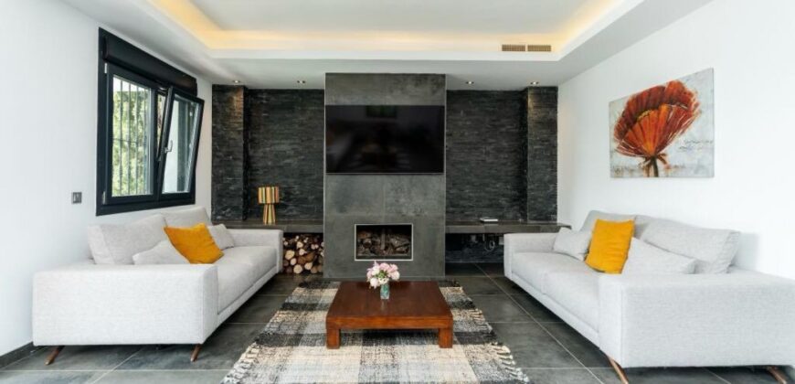 Tranquil and Luxurious 6 bedroom Villa in the heart of Marbella’s prestigious Nueva Andalucia.