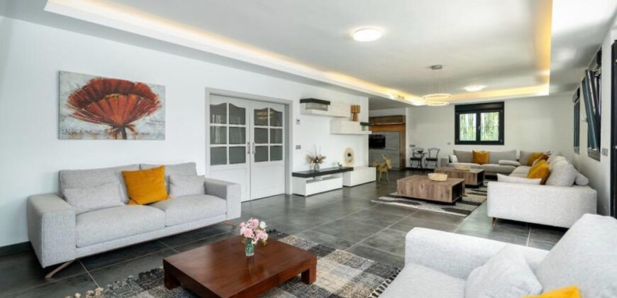 Tranquil and Luxurious 6 bedroom Villa in the heart of Marbella’s prestigious Nueva Andalucia.