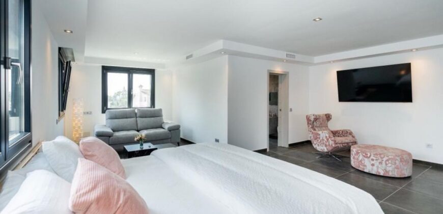 Tranquil and Luxurious 6 bedroom Villa in the heart of Marbella’s prestigious Nueva Andalucia.