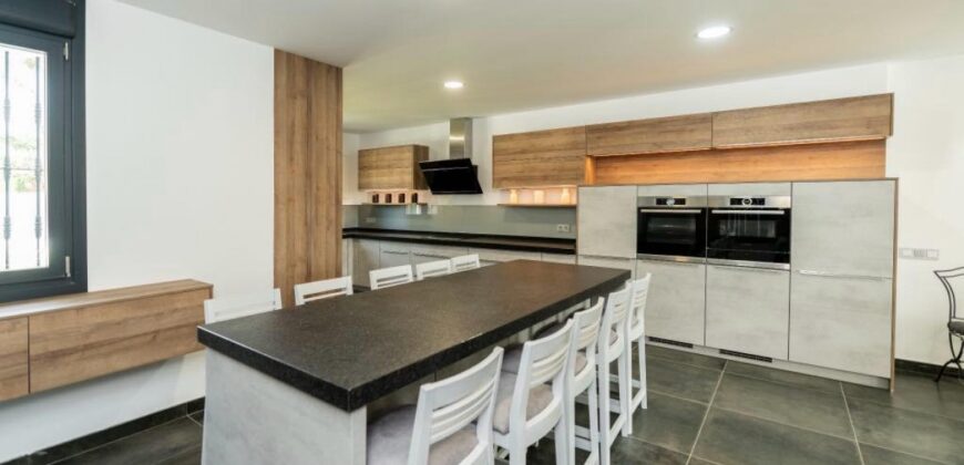 Tranquil and Luxurious 6 bedroom Villa in the heart of Marbella’s prestigious Nueva Andalucia.
