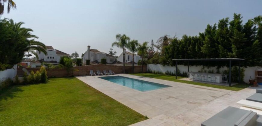 Tranquil and Luxurious 6 bedroom Villa in the heart of Marbella’s prestigious Nueva Andalucia.