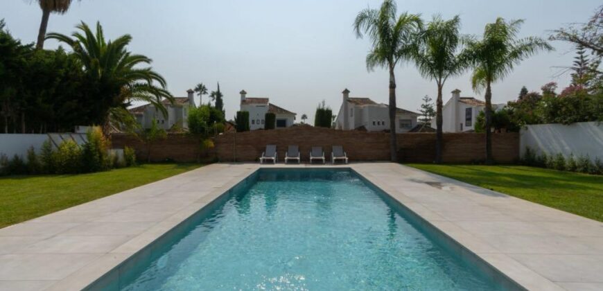 Tranquil and Luxurious 6 bedroom Villa in the heart of Marbella’s prestigious Nueva Andalucia.